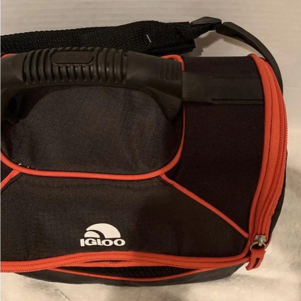 Igloo Maxcold Gripper 16 Can Lunch Box Black Red